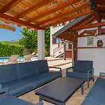 Ivka-omis By Guide Villa