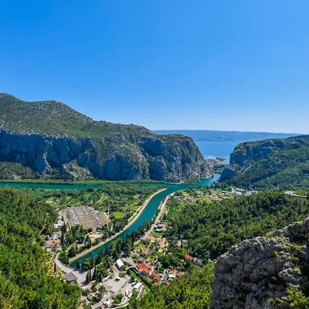 Ivka-omis By Guide 빌라 Katuni