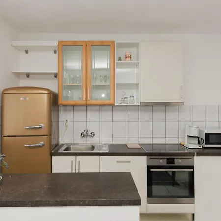 Ivka-omis By Guide וילה Katuni