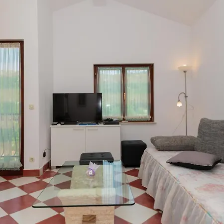 Ivka-omis By Guide וילה Katuni