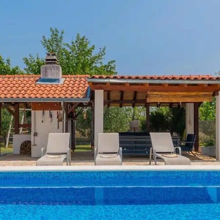 Villa Ivka-omis By Guide