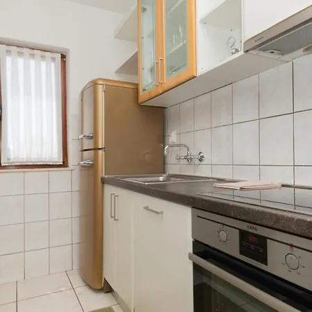 Villa Ivka-omis By Guide *