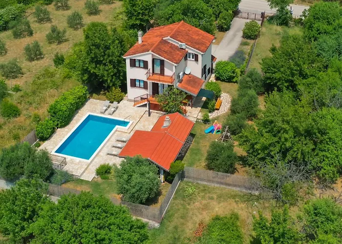 Ivka-omis By Guide וילה