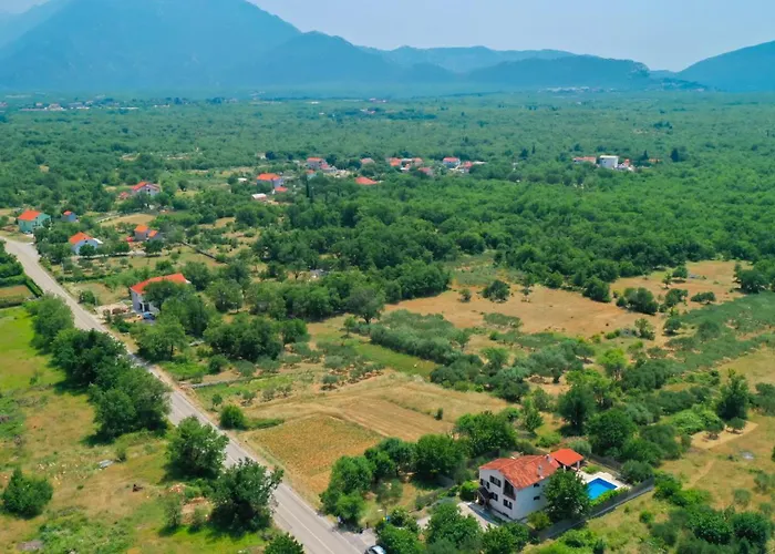 Ivka-omis By Guide