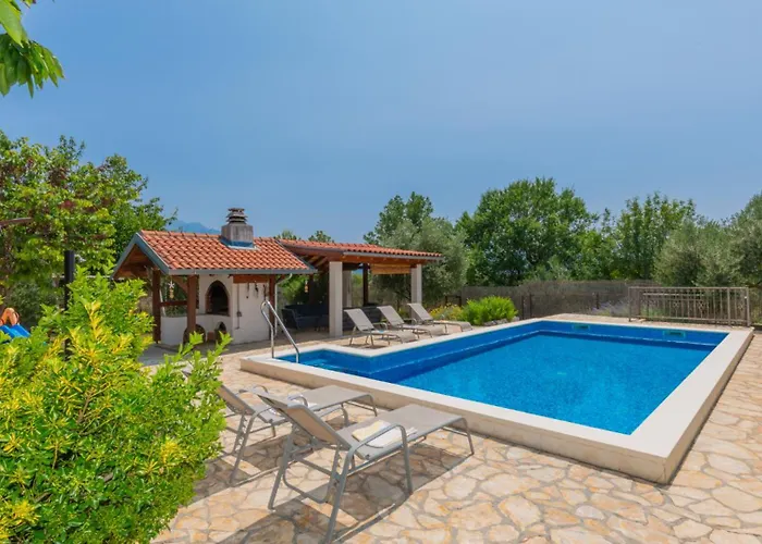 Ivka-omis By Guide וילה Katuni