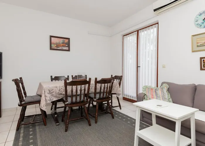 Ivka-omis By Guide Katuni