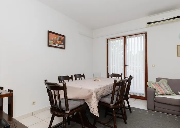 Ivka-omis By Guide וילה