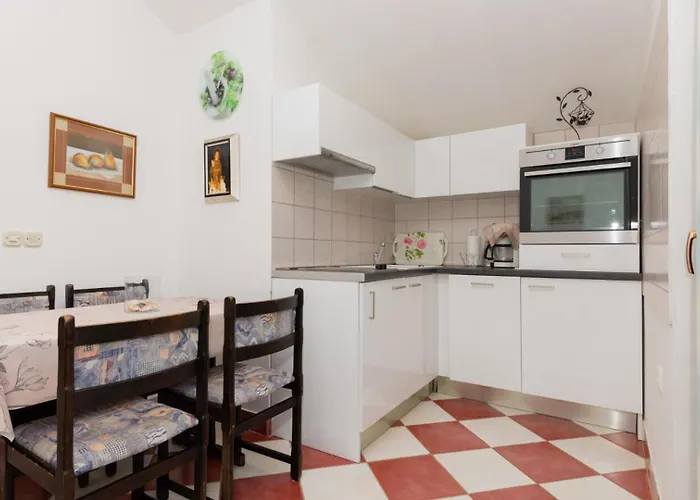 Ivka-omis By Guide וילה