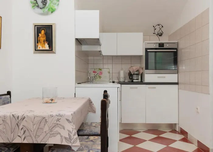 Villa Ivka-omis By Guide *