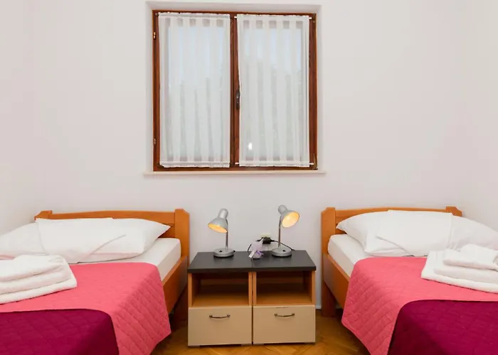 Ivka-omis By Guide וילה Katuni