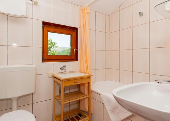 Villa Ivka-omis By Guide *
